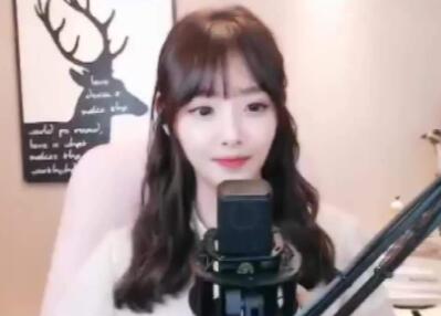 抖音直播唱歌需要哪些设备？抖音唱歌的主播一天能赚多少钱